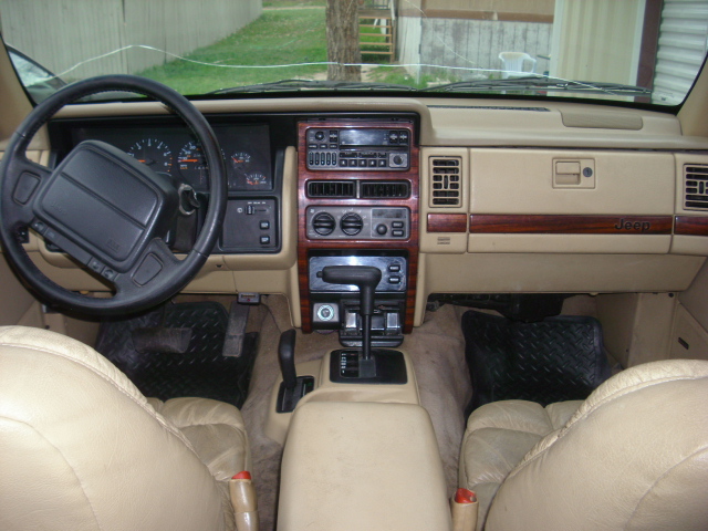 1995 Jeep Grand Cherokee Limited interior