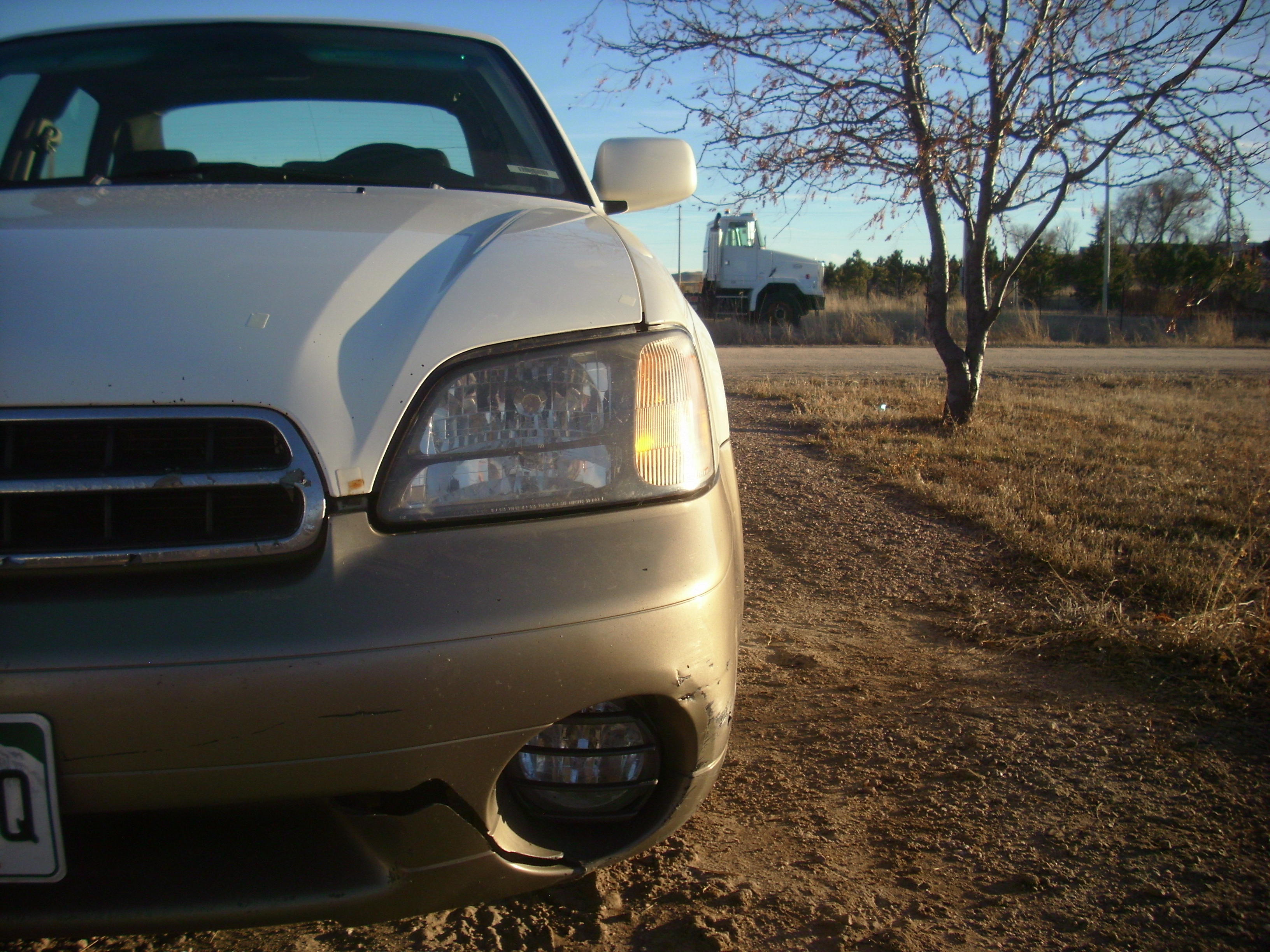 2000 Subaru Outback Sedan front